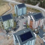 Ekoapartamenty z panelami słonecznymi widziane z lotu ptaka